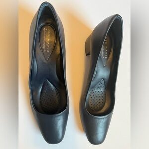 Alex Marie 4 feature technology Size 9 1/2 Dark Navy Blue